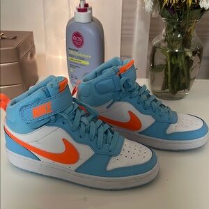 Nike High-Top Sneakers in Blue and Orange